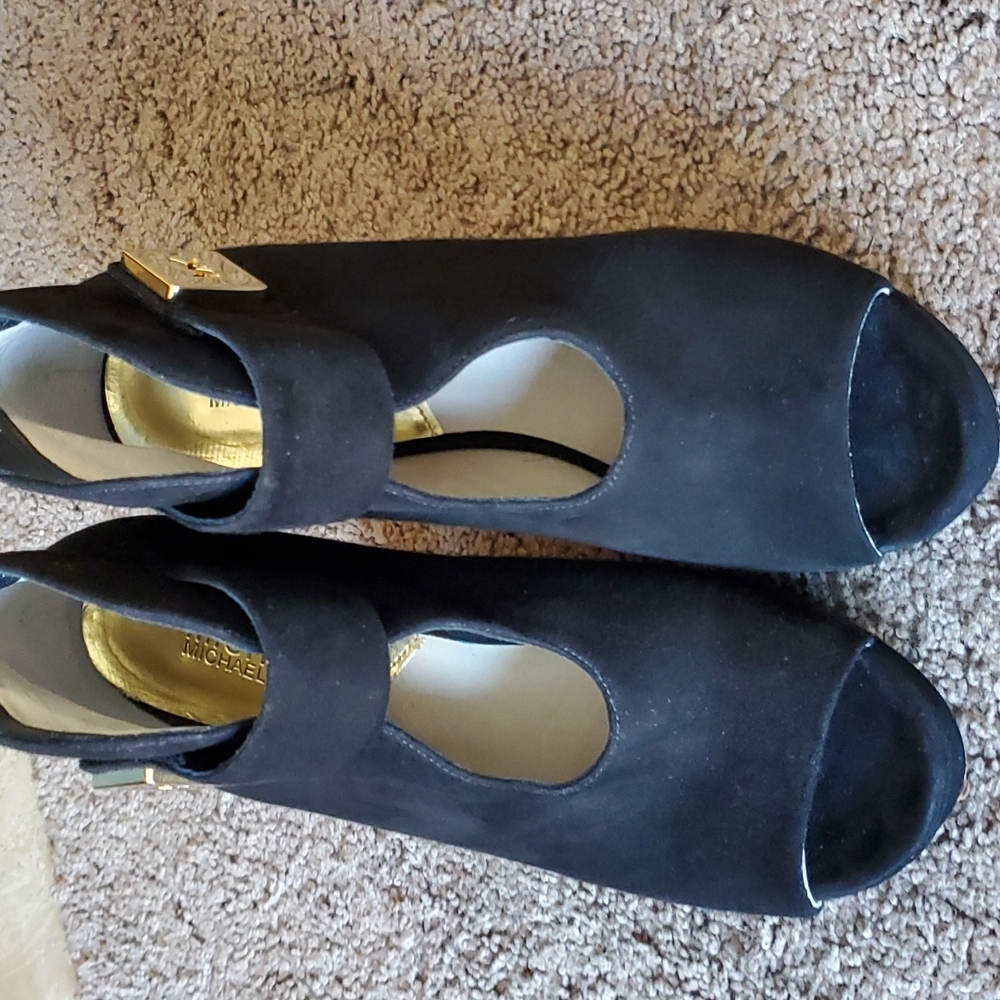 Michael Kors velcro suede heels - Picture 3 of 10